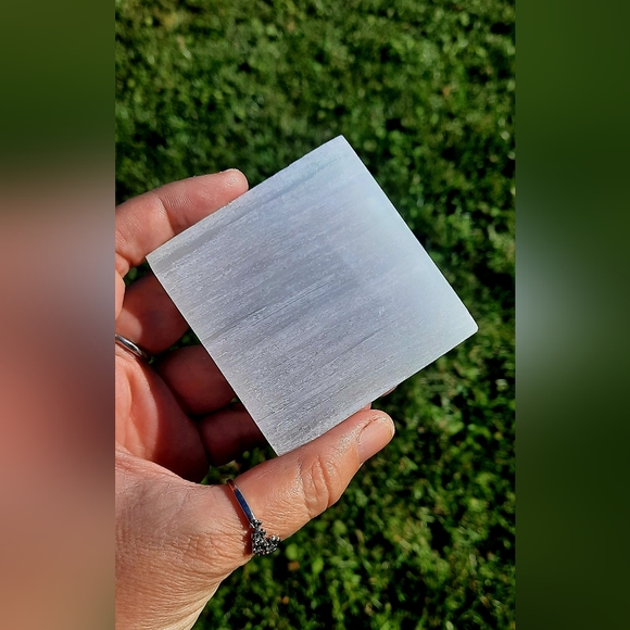 Selenite Charging Plate - Picture 2 of 6